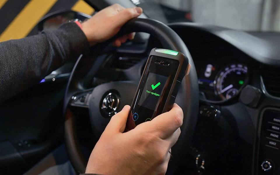 Утвержден стандарт для устройств защиты от нетрезвых водителей Утвержден стандарт для устройств защиты от нетрезвых водителей